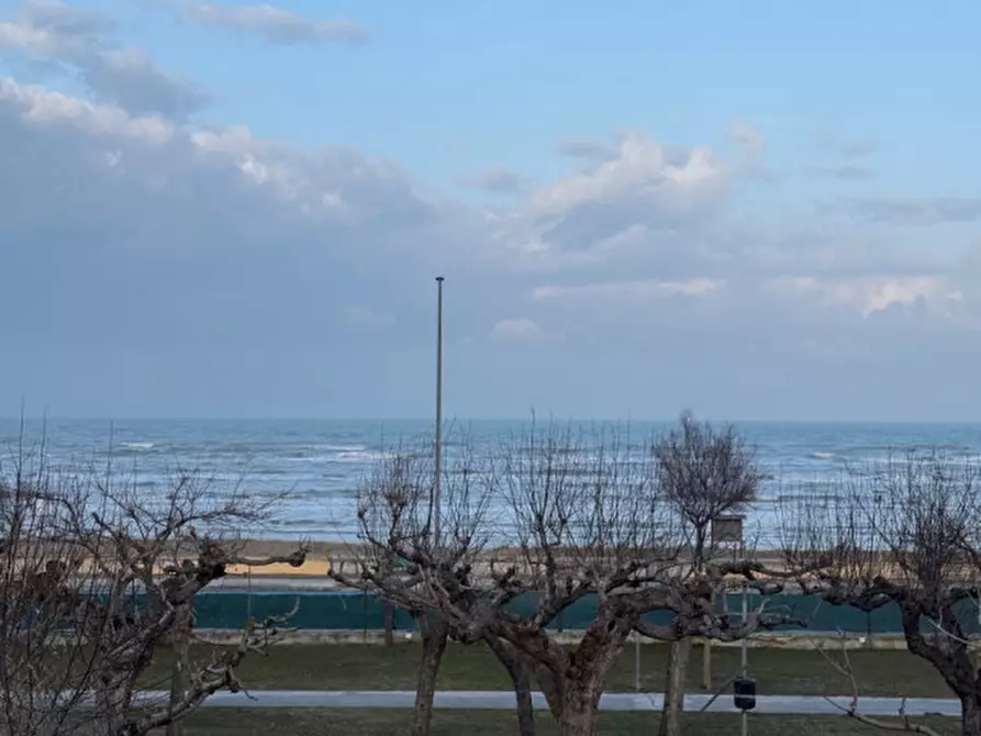 Immagine 1 di Appartamento in vendita  in Lungomare Leonardo da Vinci 48 a Senigallia