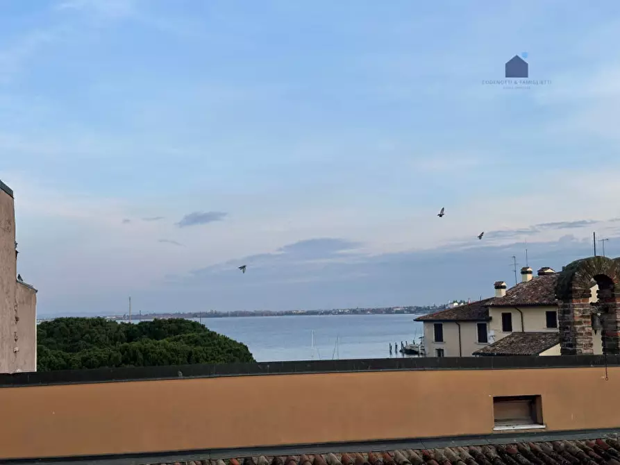 Immagine 1 di Appartamento in vendita  in Vicolo dell'interdetto a Desenzano Del Garda