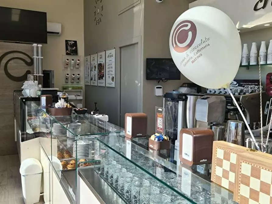 Immagine 4 di Attività commerciale in vendita  in Via Olimpia a Matino