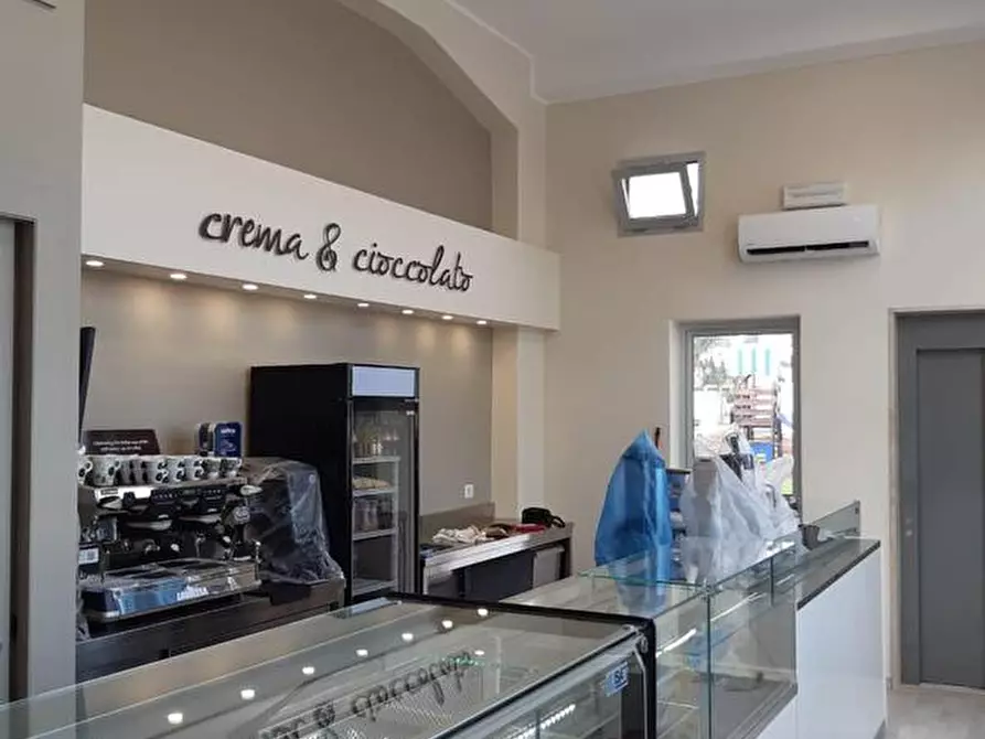 Immagine 15 di Attività commerciale in vendita  in Via Olimpia a Matino