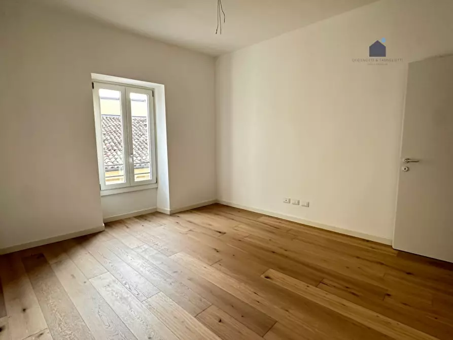 Immagine 9 di Appartamento in vendita  in Vicolo dell'Interdetto a Desenzano Del Garda
