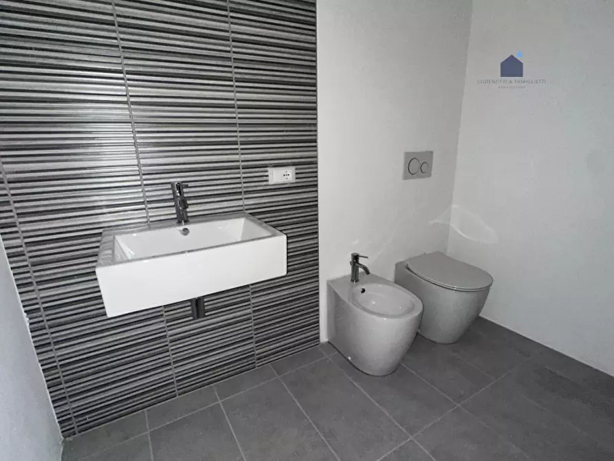 Immagine 15 di Appartamento in vendita  in Vicolo dell'Interdetto a Desenzano Del Garda