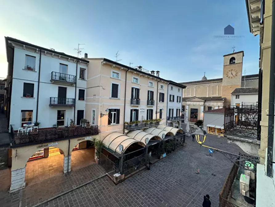 Immagine 22 di Appartamento in vendita  in Vicolo dell'Interdetto a Desenzano Del Garda