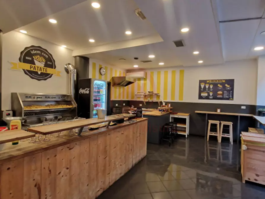 Immagine 1 di Attività commerciale in vendita  in Via Daniele Manin a Padova