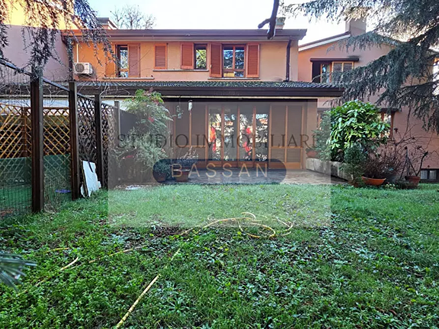 Immagine 1 di Villetta a schiera in vendita  in Via Achille Grandi 2 a Gallarate