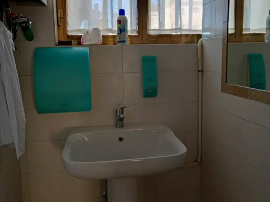 Immagine 11 di Negozio in affitto  in Via Dottor D. Di Lucia, 4 a Albanella