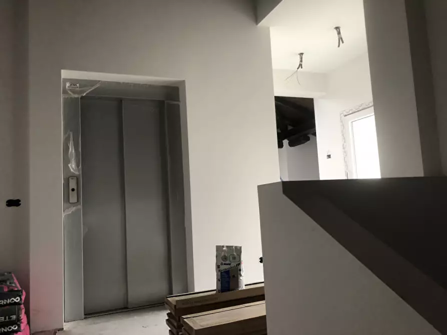 Immagine 13 di Loft/Open space in vendita  in Via Elio Bragaglia a Bologna