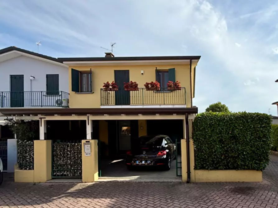 Immagine 1 di Casa trifamiliare in vendita  in Via Castagna a Casale Di Scodosia