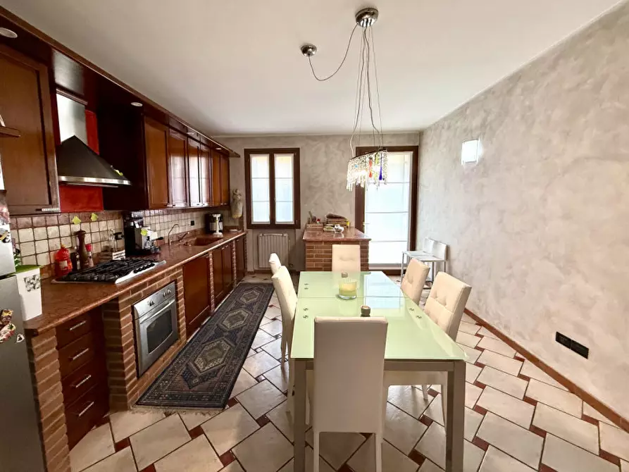 Immagine 3 di Casa trifamiliare in vendita  in Via Castagna a Casale Di Scodosia