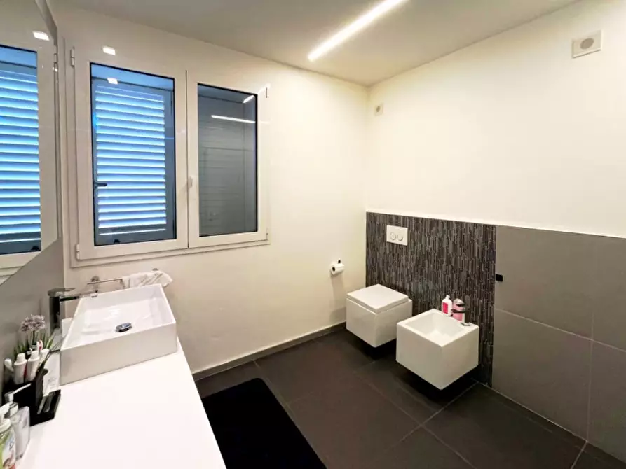 Immagine 26 di Appartamento in vendita  in Viale Mogadiscio a Riccione