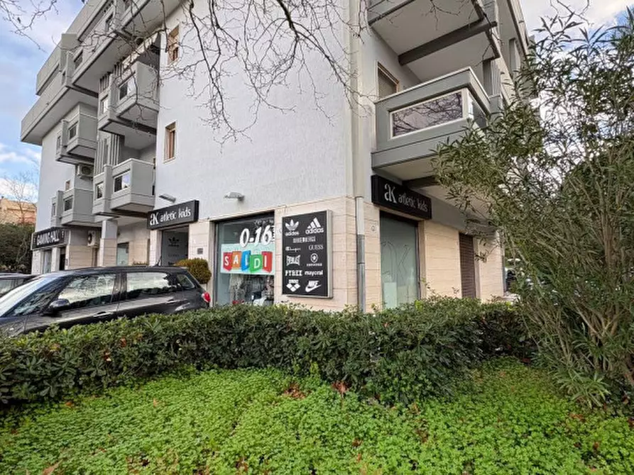 Immagine 4 di Negozio in affitto  in via taranto 87 a Martina Franca