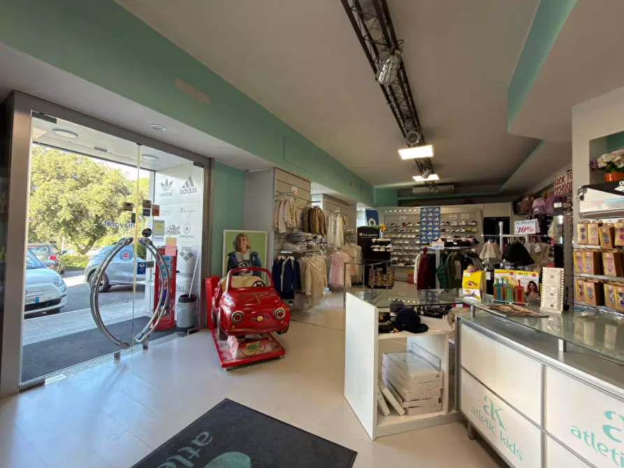 Immagine 12 di Negozio in affitto  in via taranto 87 a Martina Franca