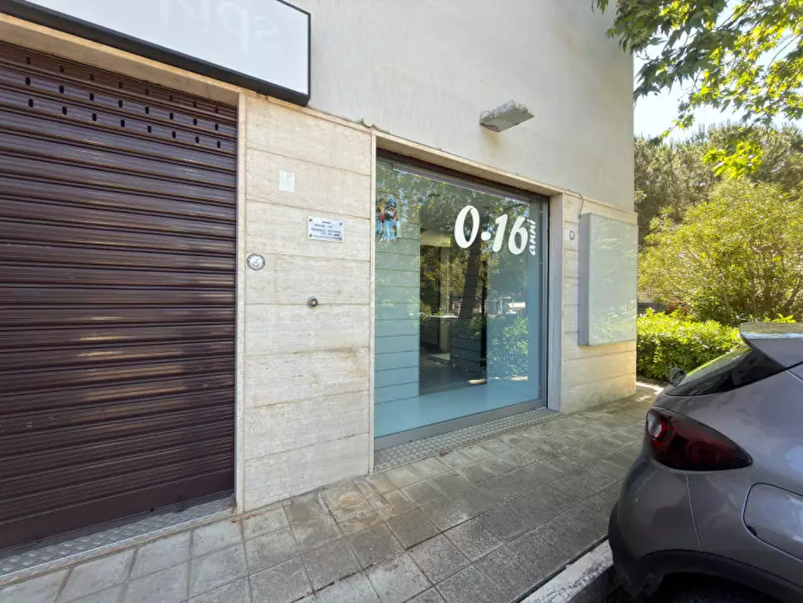 Immagine 16 di Negozio in affitto  in via taranto 87 a Martina Franca