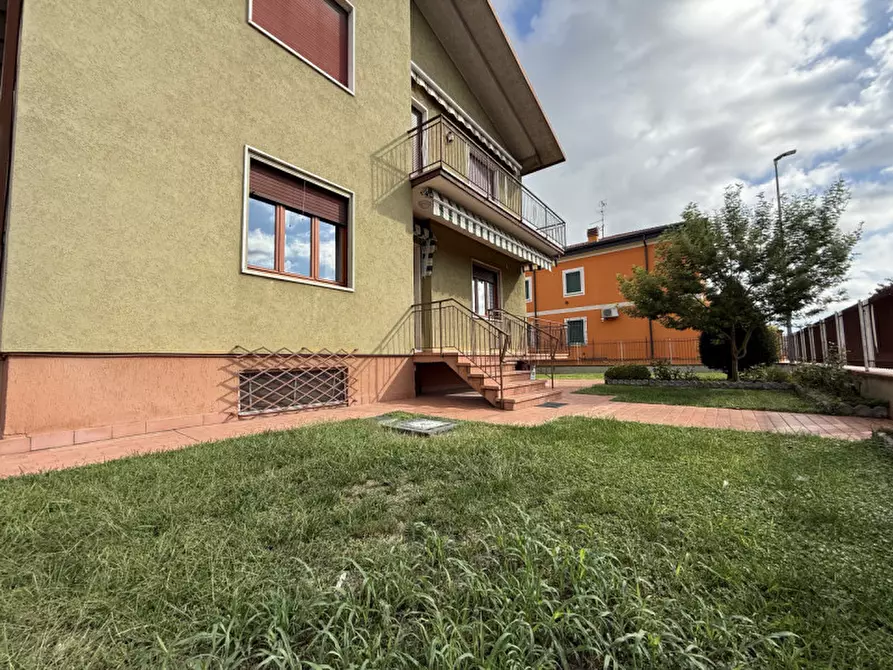 Immagine 2 di Appartamento in vendita  in Strada La Rizza a Castel D'azzano