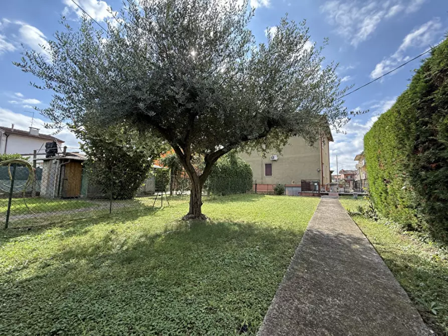 Immagine 3 di Appartamento in vendita  in Strada La Rizza a Castel D'azzano