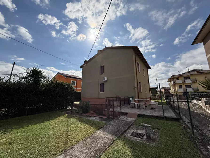 Immagine 12 di Appartamento in vendita  in Strada La Rizza a Castel D'azzano