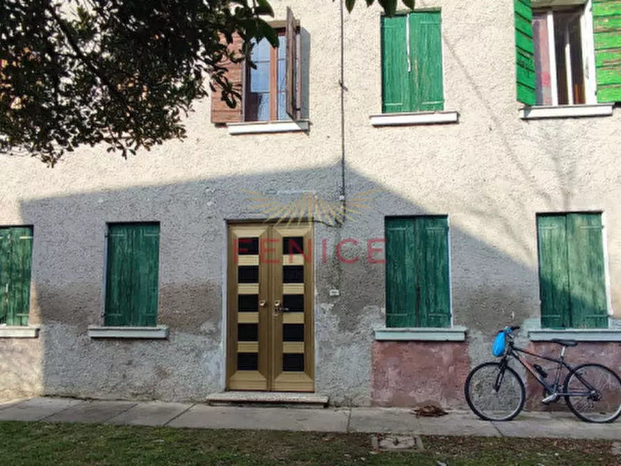 Immagine 5 di Casa indipendente in vendita  in Via Calpena a Conegliano