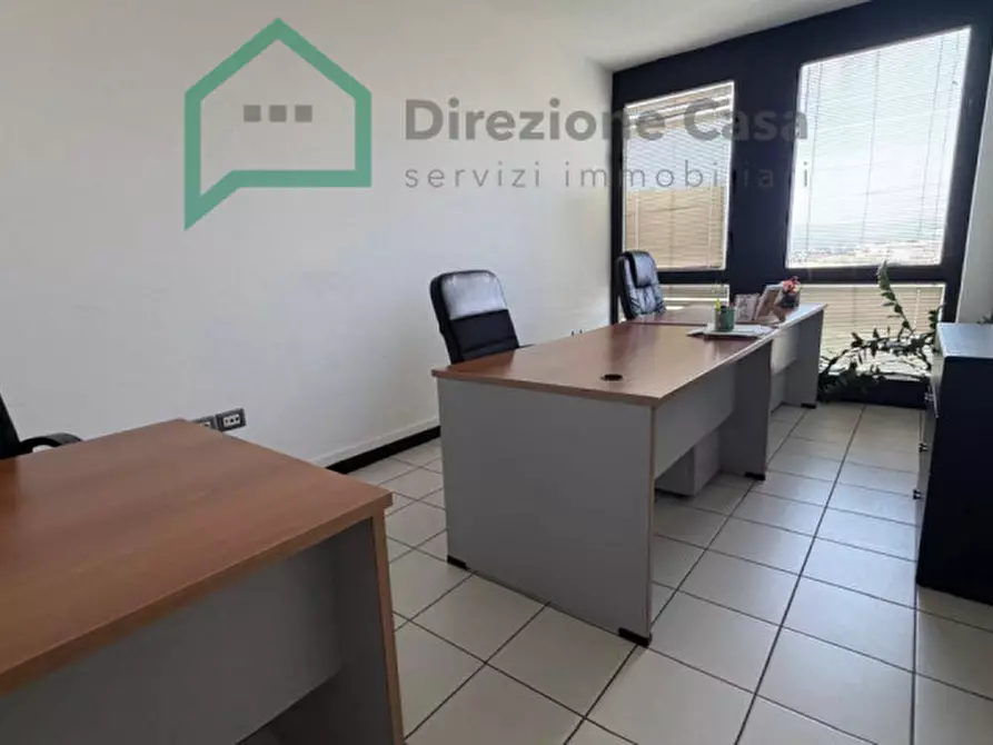 Immagine 4 di Ufficio in vendita  in CENTRO DIREZIONALE a Napoli