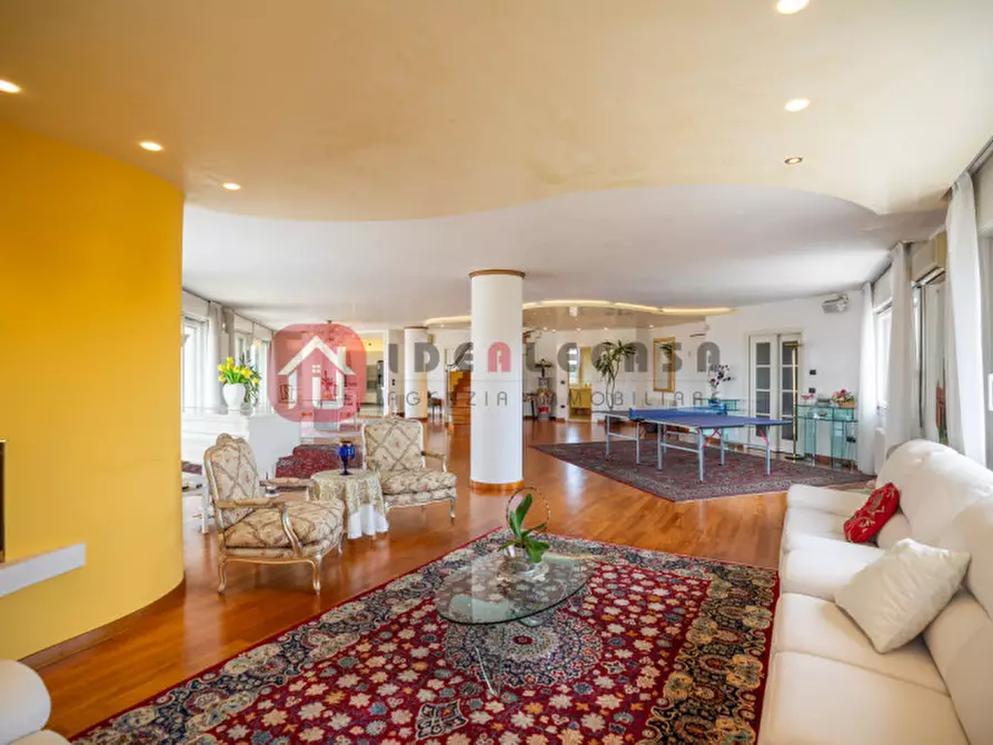 Immagine 1 di Attico in vendita  in Via Cristoforo Colombo a Abano Terme