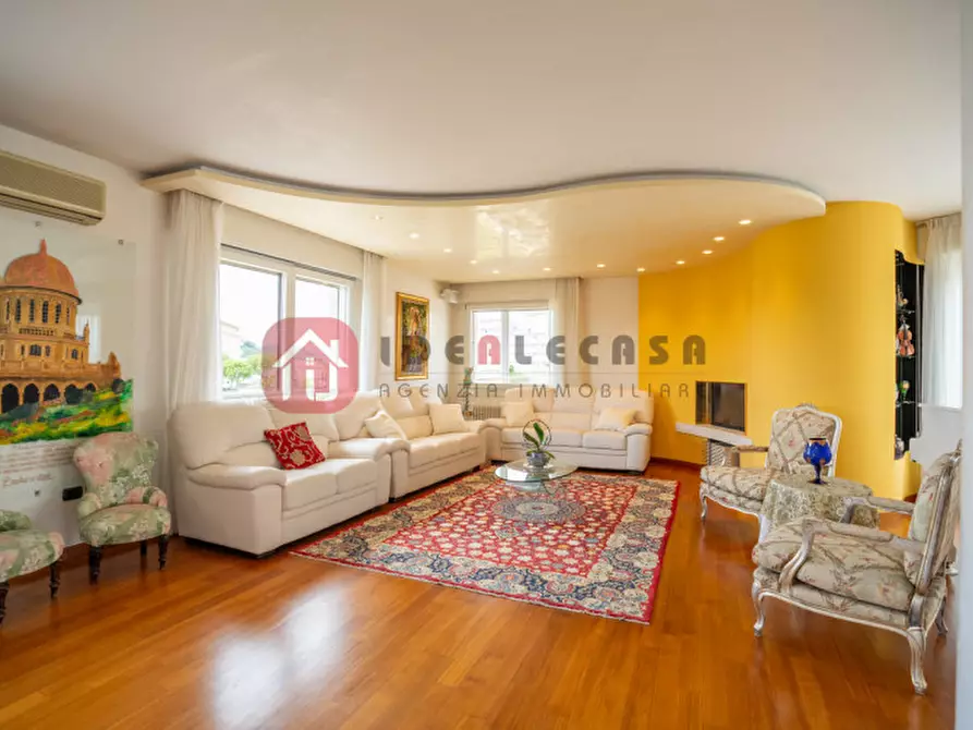 Immagine 3 di Attico in vendita  in Via Cristoforo Colombo a Abano Terme