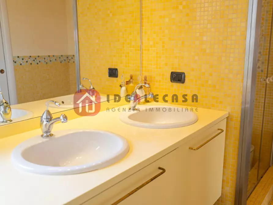 Immagine 47 di Attico in vendita  in Via Cristoforo Colombo a Abano Terme