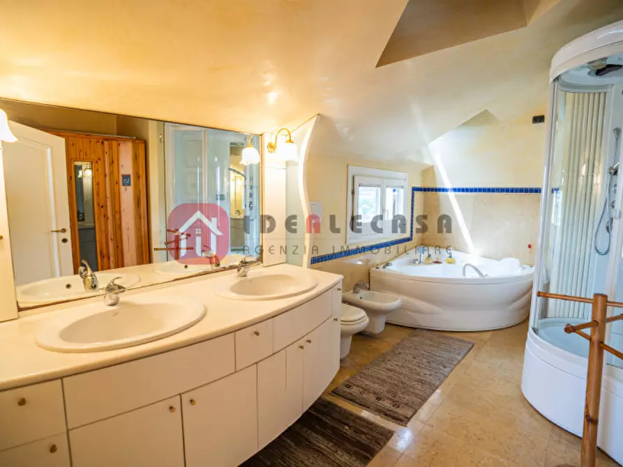 Immagine 51 di Attico in vendita  in Via Cristoforo Colombo a Abano Terme