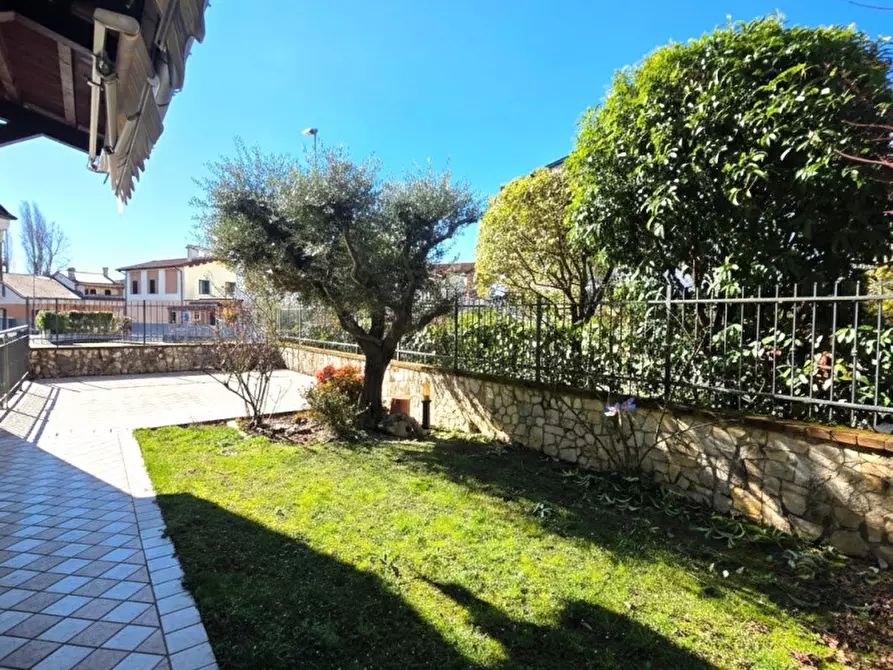 Immagine 3 di Casa bifamiliare in vendita  in Strada di Bertesina a Vicenza