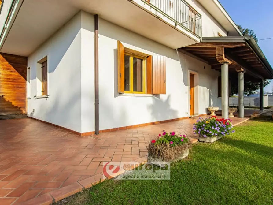 Immagine 3 di Casa bifamiliare in vendita  in Strada Postumia a Vicenza