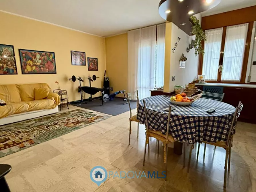 Immagine 1 di Appartamento in vendita  in via vittorio saetta a Padova