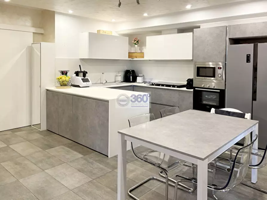 Immagine 7 di Appartamento in vendita  in Via Urini a Capriolo