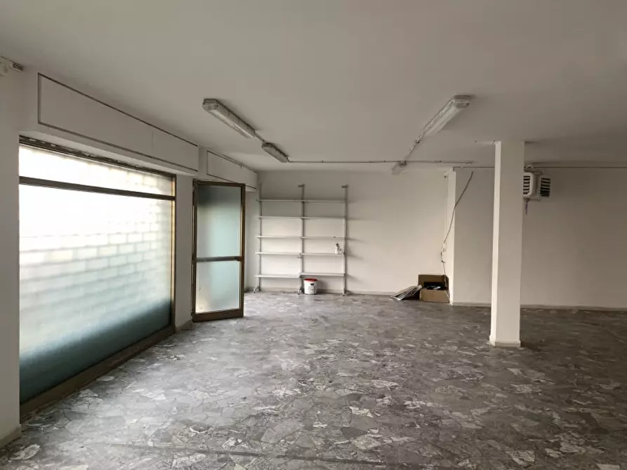 Immagine 1 di Negozio in vendita  in VIA MICHELACCI a Firenze