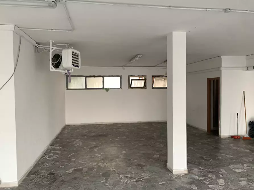 Immagine 2 di Negozio in vendita  in VIA MICHELACCI a Firenze