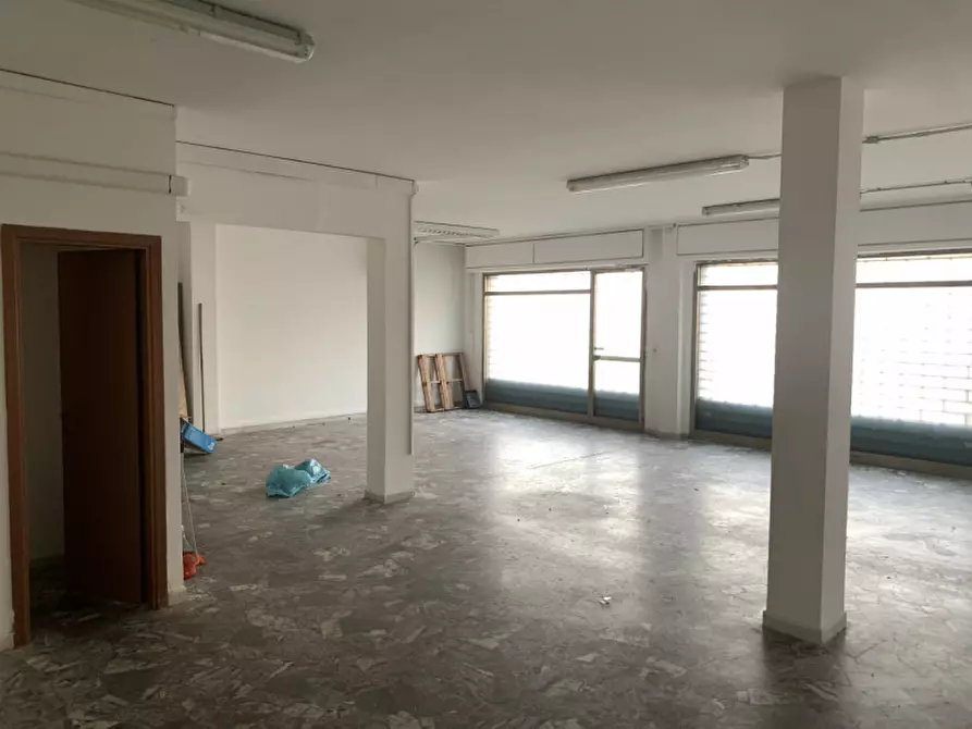 Immagine 3 di Negozio in vendita  in VIA MICHELACCI a Firenze