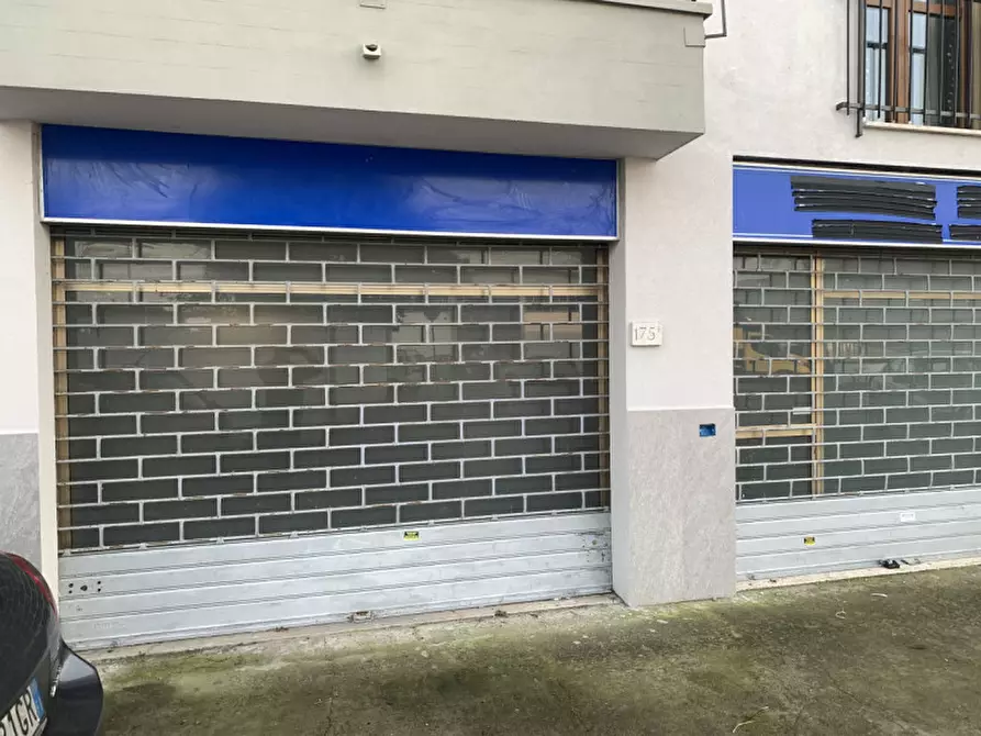 Immagine 6 di Negozio in vendita  in VIA MICHELACCI a Firenze