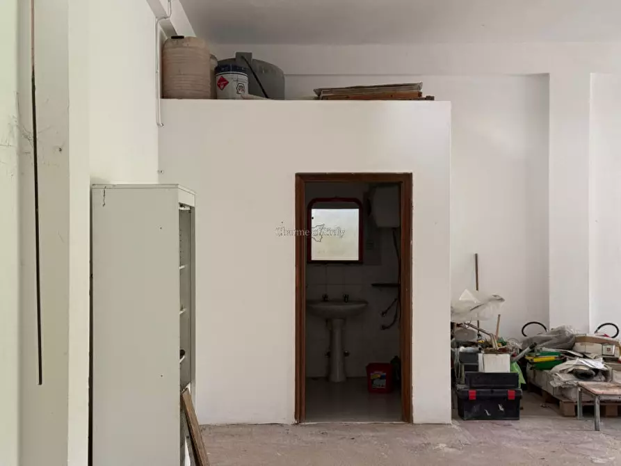 Immagine 10 di Garage in vendita  a Modica