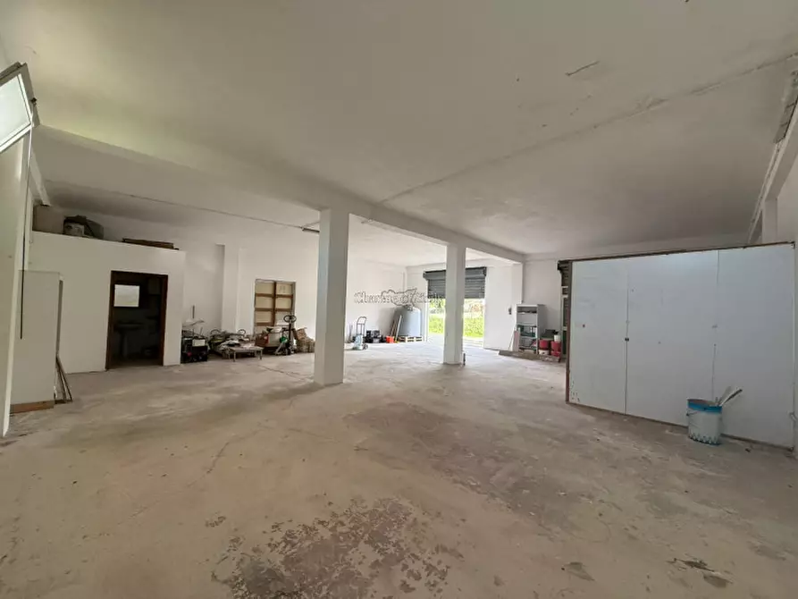 Immagine 11 di Garage in vendita  a Modica