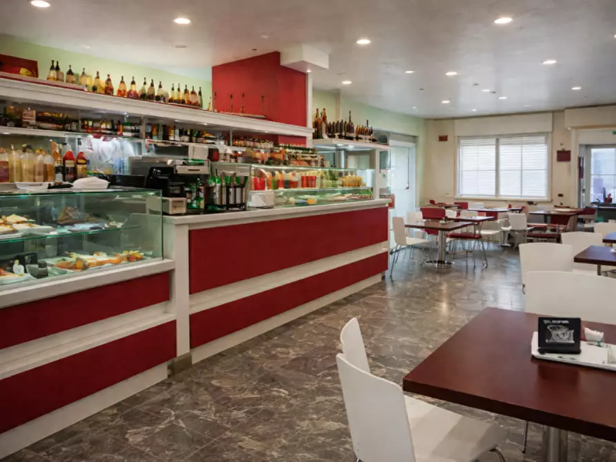 Immagine 2 di Attività commerciale in vendita  in Via Fratelli Kennedy a Rezzato