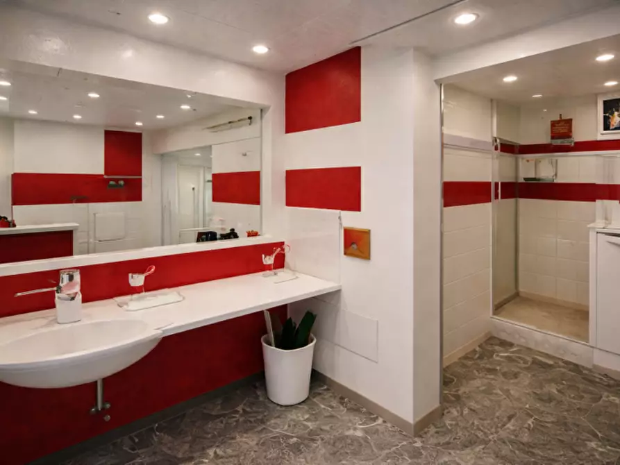 Immagine 7 di Attività commerciale in vendita  in Via Fratelli Kennedy a Rezzato