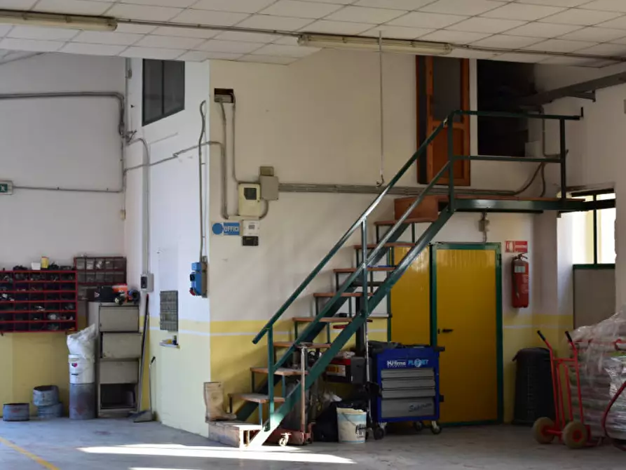 Immagine 4 di Magazzino in vendita  a Bovolenta