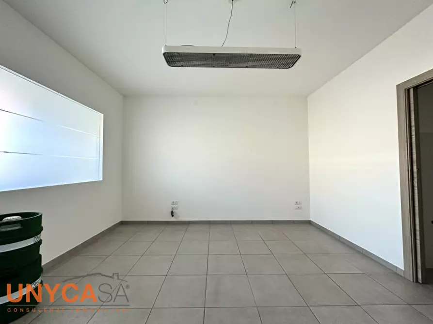 Immagine 1 di Negozio in affitto  a Teolo