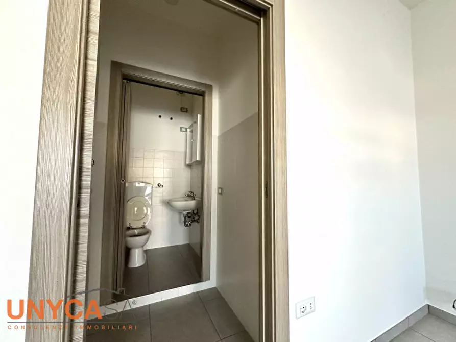 Immagine 4 di Negozio in affitto  a Teolo