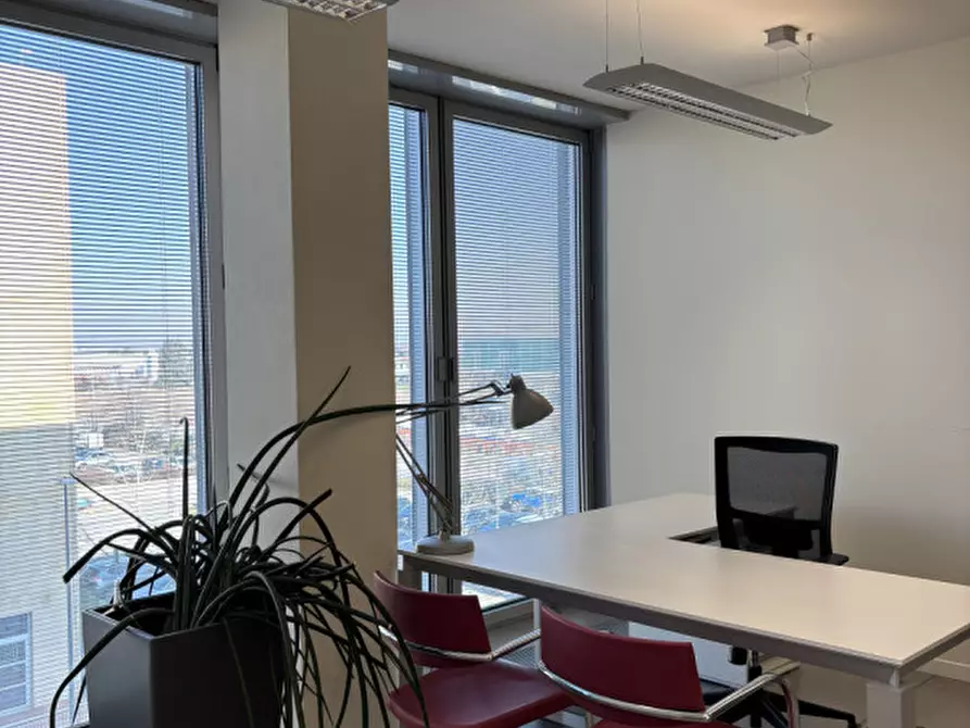 Immagine 2 di Ufficio in affitto  a Padova