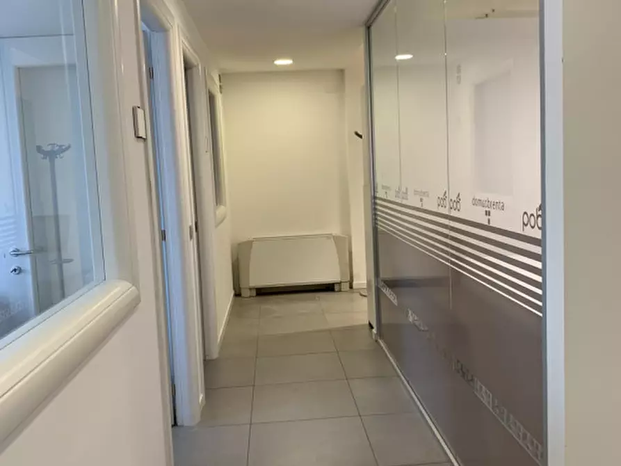 Immagine 16 di Ufficio in affitto  a Padova