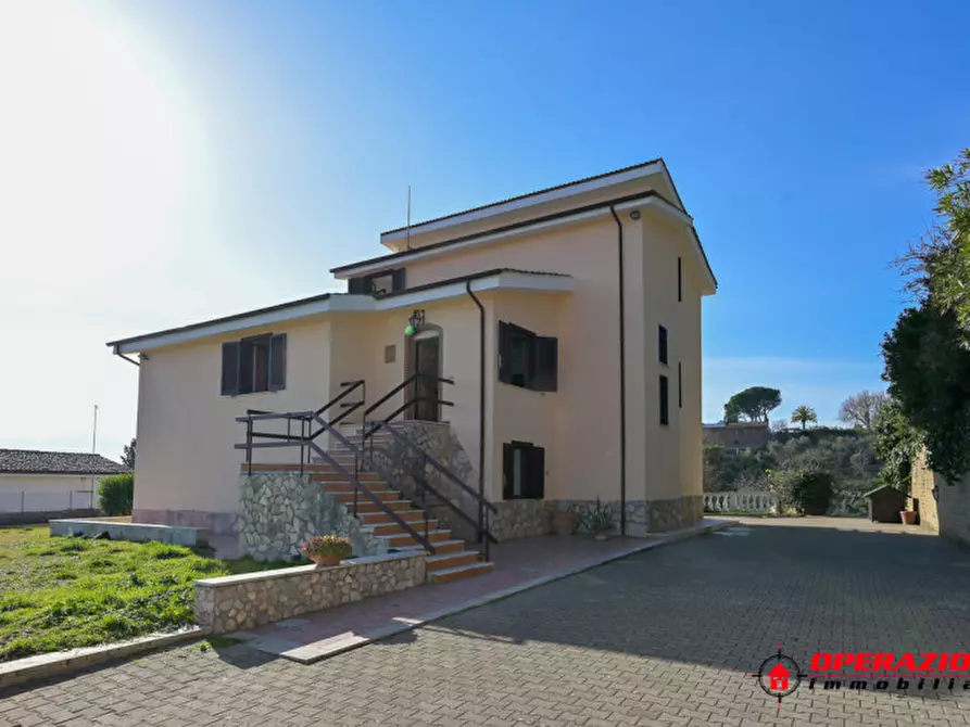 Immagine 4 di Villa in vendita  in V Strada a Castelnuovo Di Porto