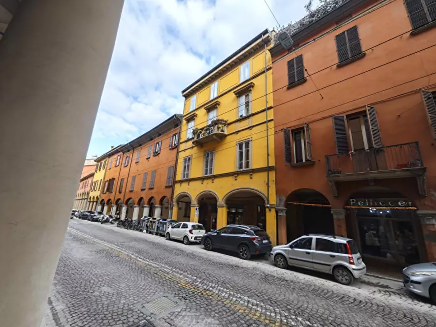 Immagine 2 di Cantina in vendita  in Via Santo Stefano a Bologna
