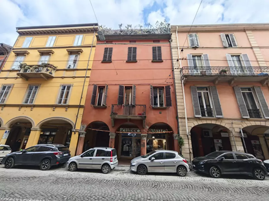 Immagine 8 di Cantina in vendita  in Via Santo Stefano a Bologna