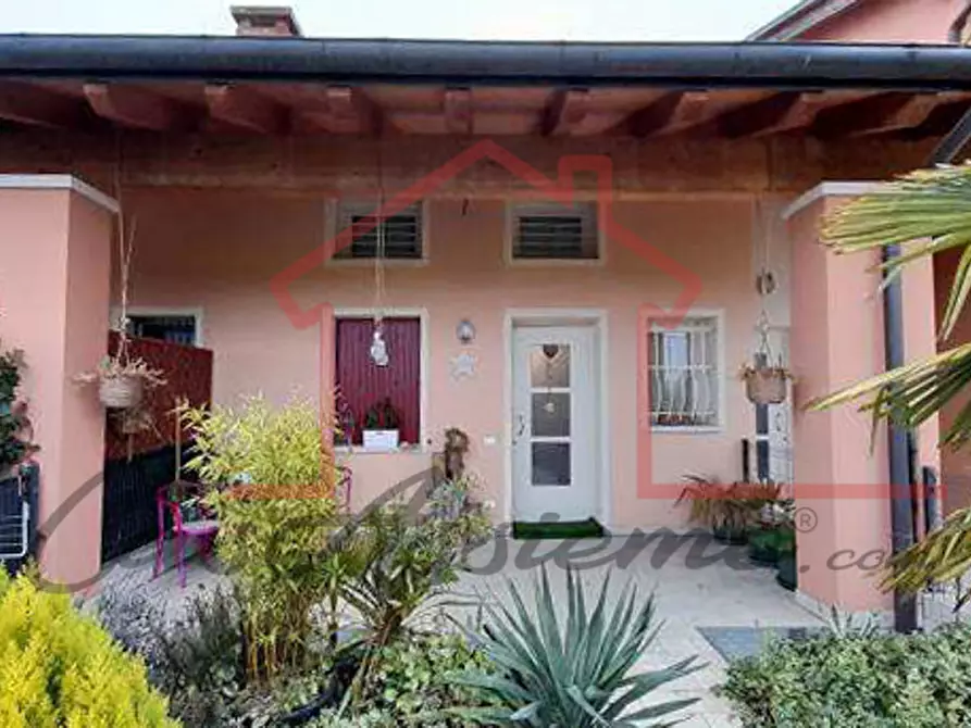 Immagine 1 di Villetta a schiera in vendita  in Via Bodi a Cassola