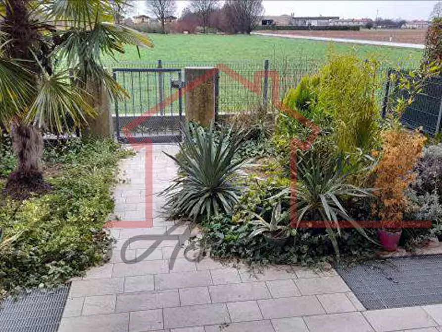 Immagine 10 di Villetta a schiera in vendita  in Via Bodi a Cassola