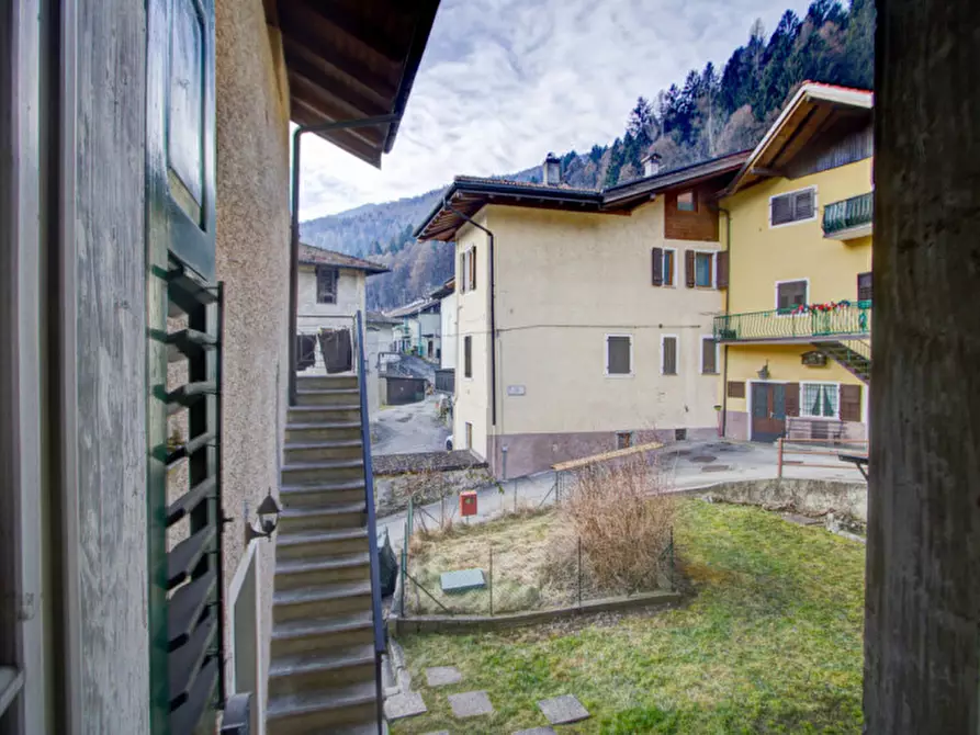 Immagine 10 di Appartamento in vendita  in Via Conci a Porte Di Rendena