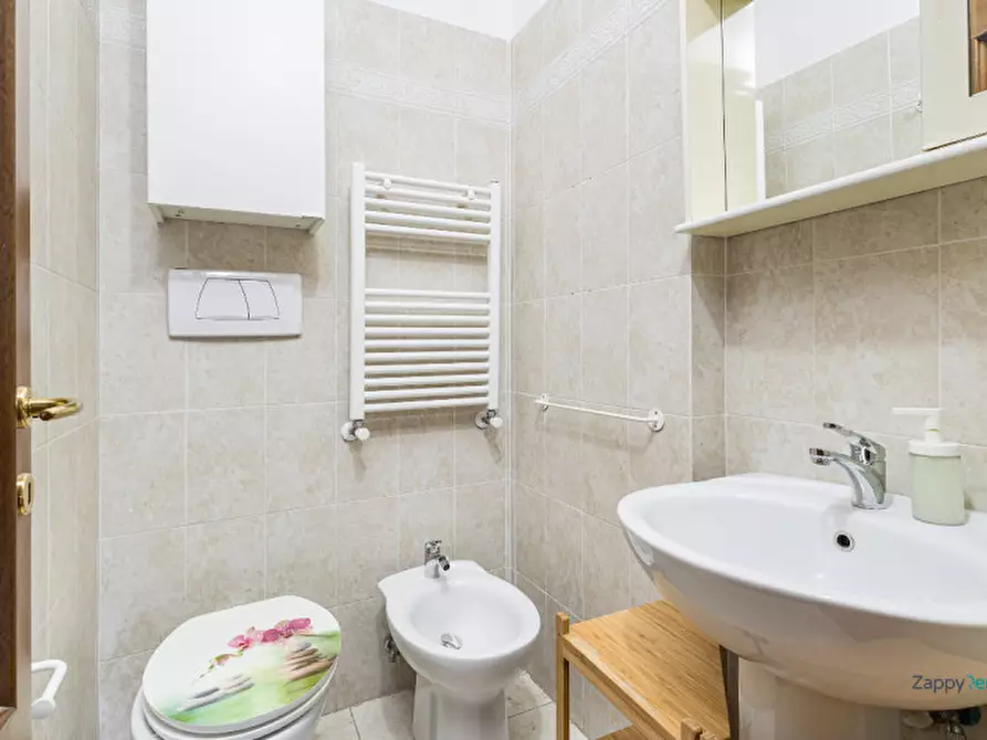 Immagine 25 di Appartamento in affitto  in Via Pomarolo a Roma